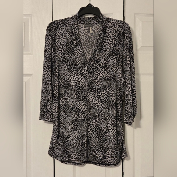 Vince Camuto Gray Leopard Print Top, Size 2X (NWT) - Picture 2 of 8